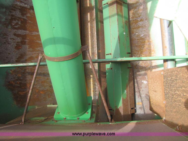 image for item 8463 John Deere 7720 combine