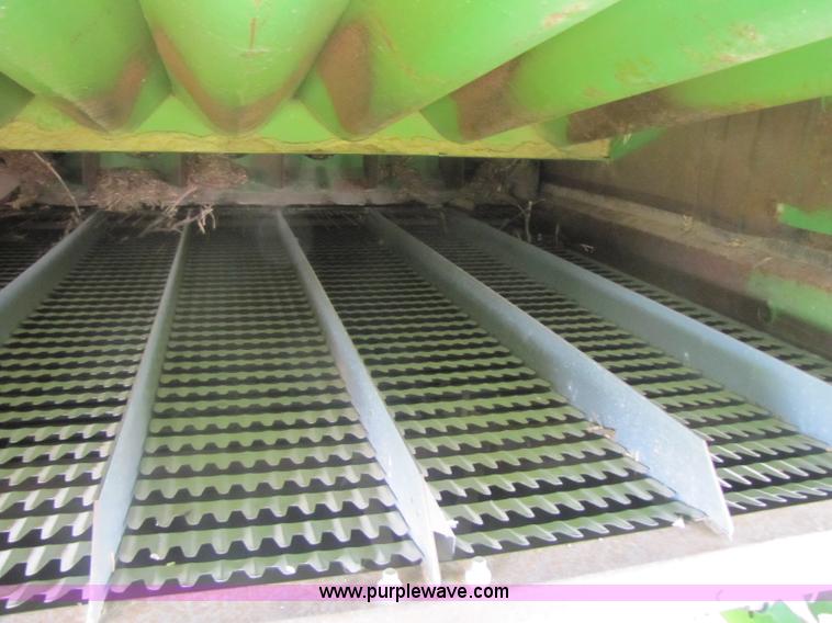 image for item 8463 John Deere 7720 combine