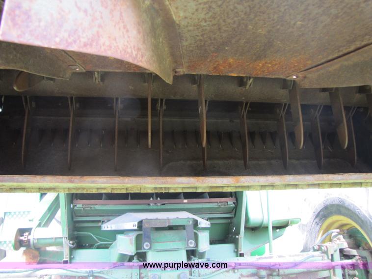 image for item 8463 John Deere 7720 combine