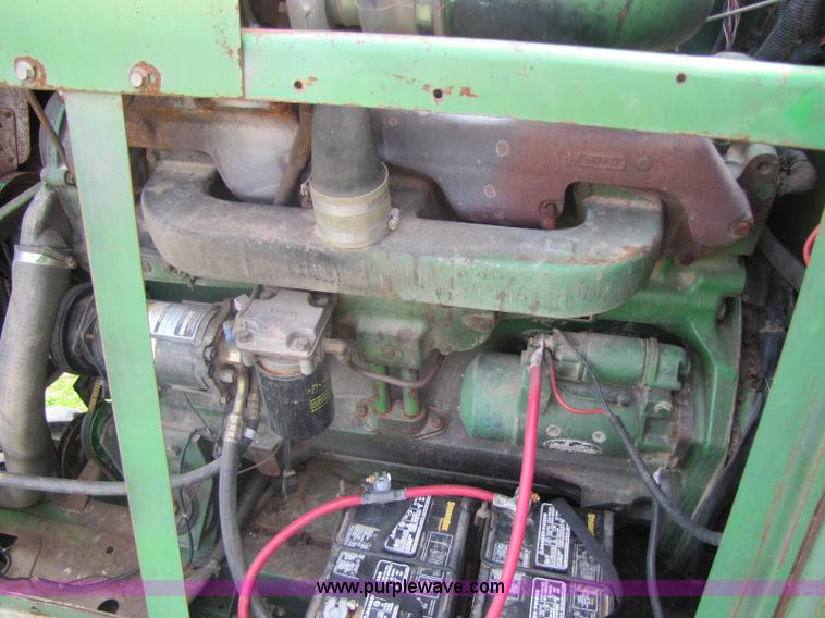 image for item 8463 John Deere 7720 combine