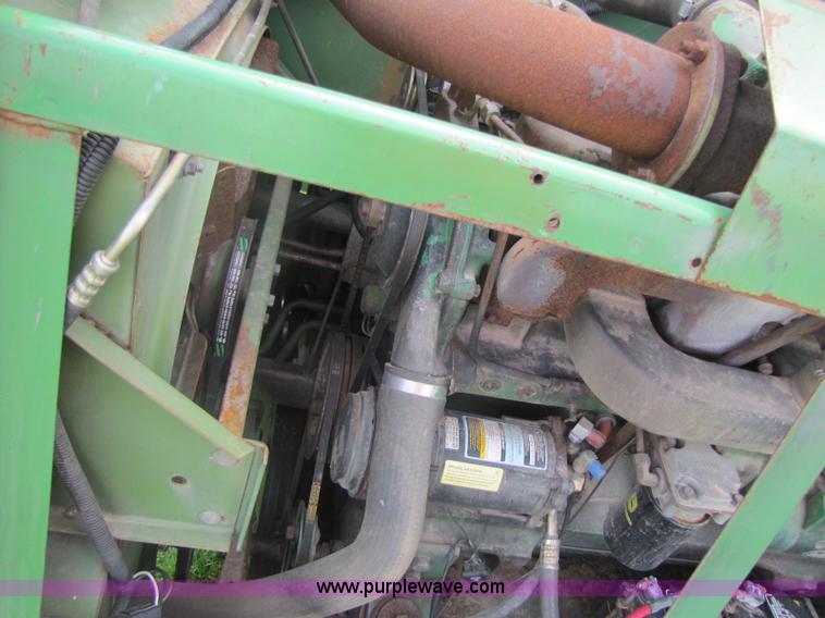 image for item 8463 John Deere 7720 combine
