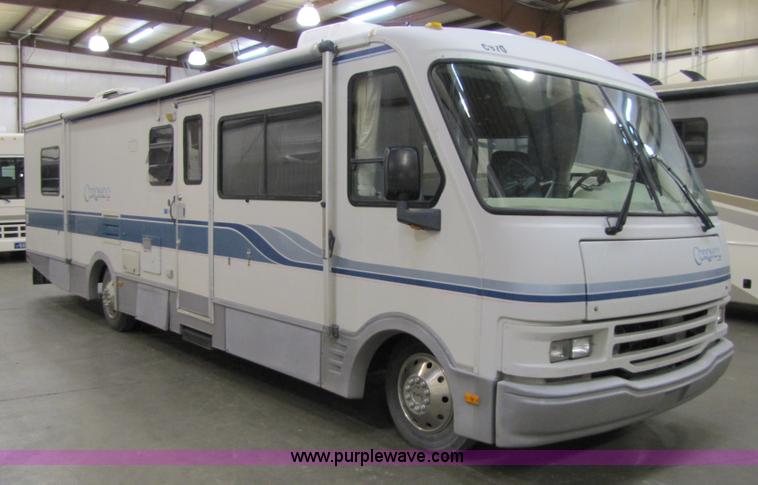 image for item 8480 1992 Chevrolet P30 Fleetwood Coronado RV motor-home