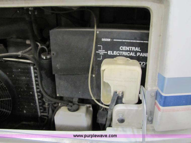 image for item 8480 1992 Chevrolet P30 Fleetwood Coronado RV motor-home