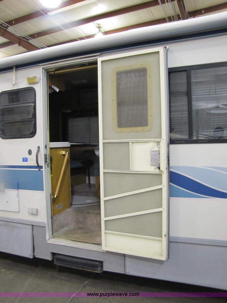 image for item 8480 1992 Chevrolet P30 Fleetwood Coronado RV motor-home