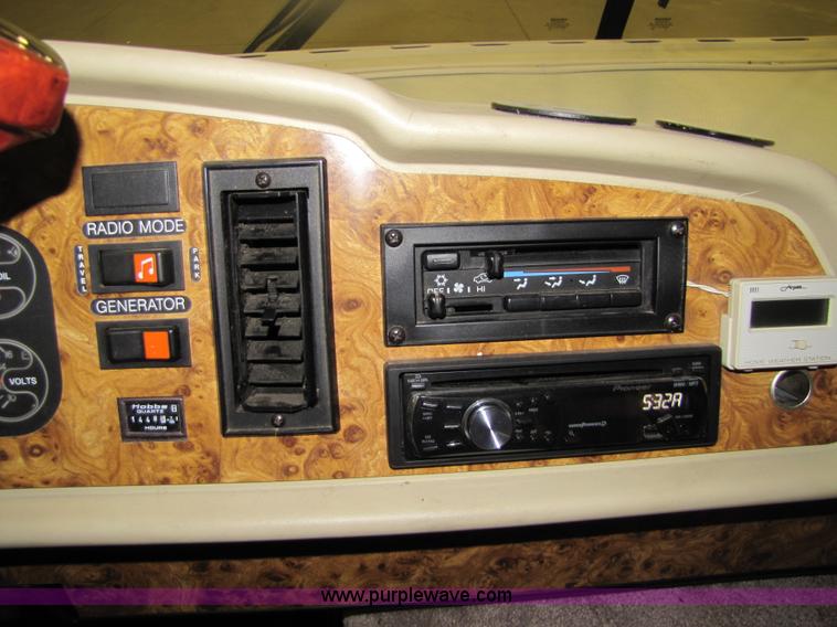 image for item 8480 1992 Chevrolet P30 Fleetwood Coronado RV motor-home