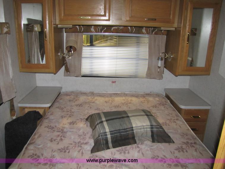 image for item 8480 1992 Chevrolet P30 Fleetwood Coronado RV motor-home