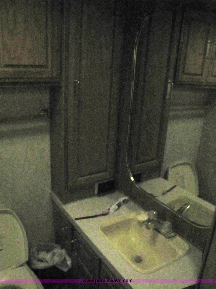 image for item 8480 1992 Chevrolet P30 Fleetwood Coronado RV motor-home