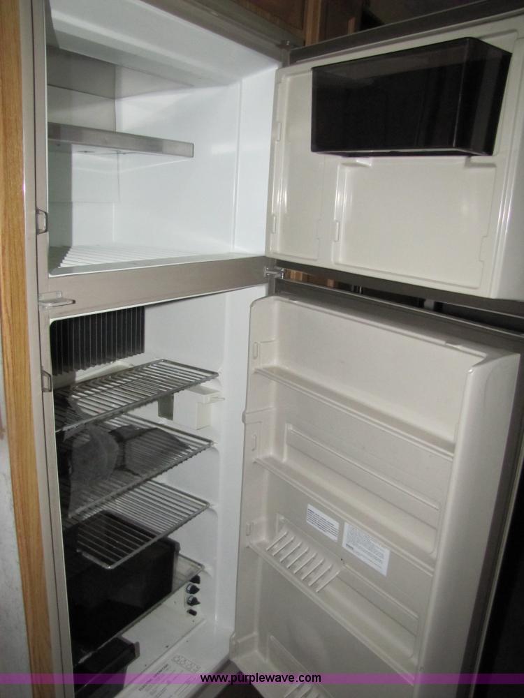 image for item 8480 1992 Chevrolet P30 Fleetwood Coronado RV motor-home