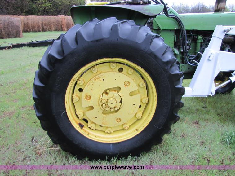 image for item 8531 John Deere 4020 tractor with loader
