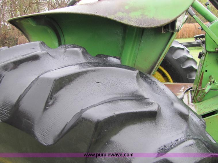 image for item 8531 John Deere 4020 tractor with loader