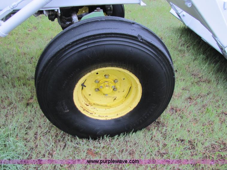 image for item 8531 John Deere 4020 tractor with loader