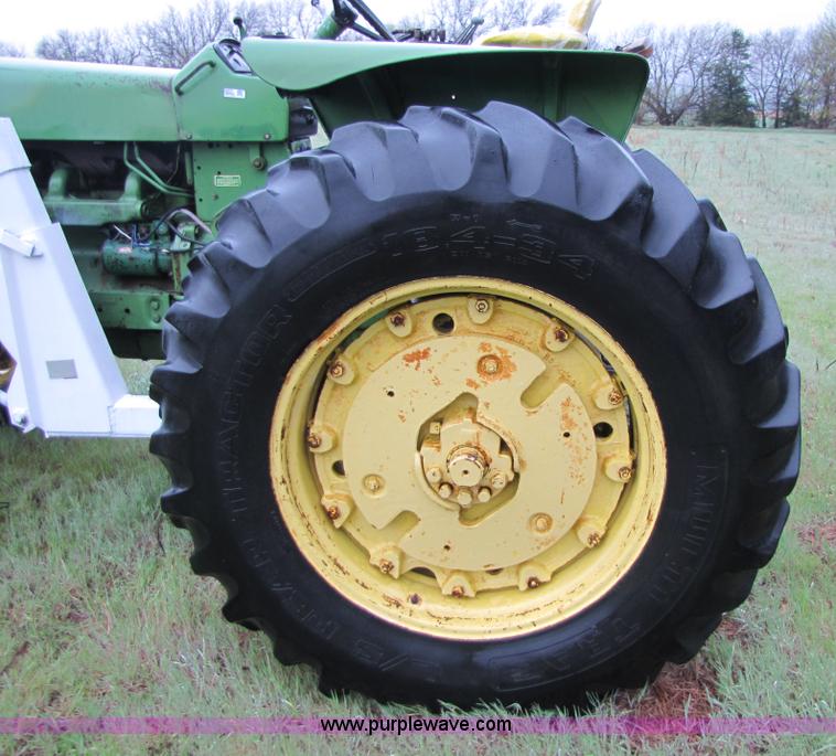 image for item 8531 John Deere 4020 tractor with loader