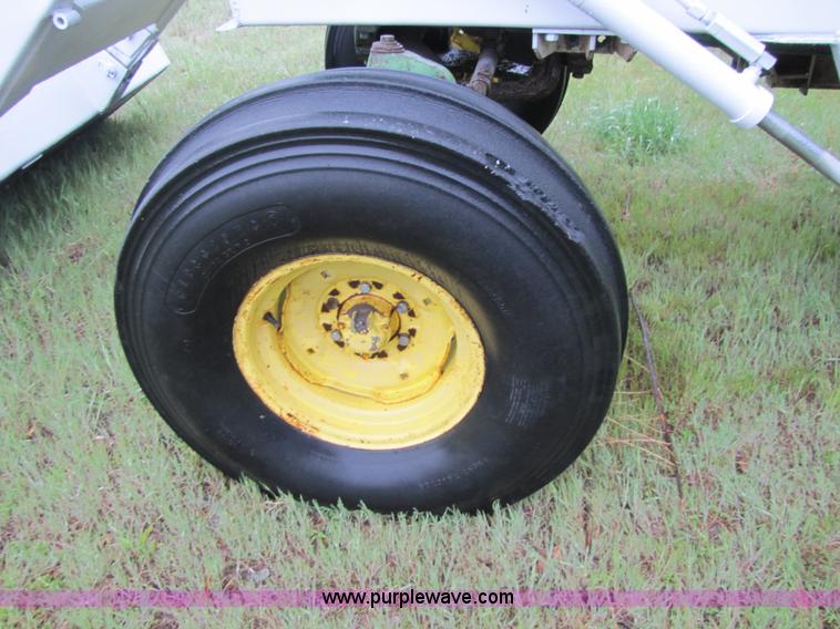 image for item 8531 John Deere 4020 tractor with loader