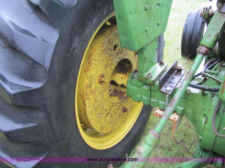 image for item 8531 John Deere 4020 tractor with loader