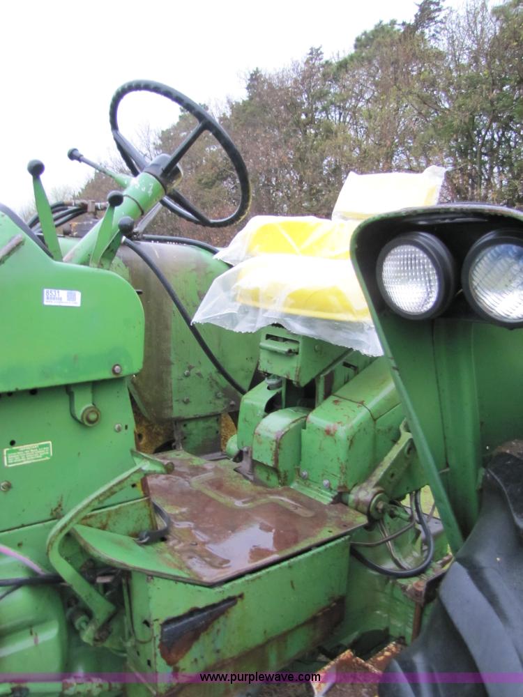 image for item 8531 John Deere 4020 tractor with loader