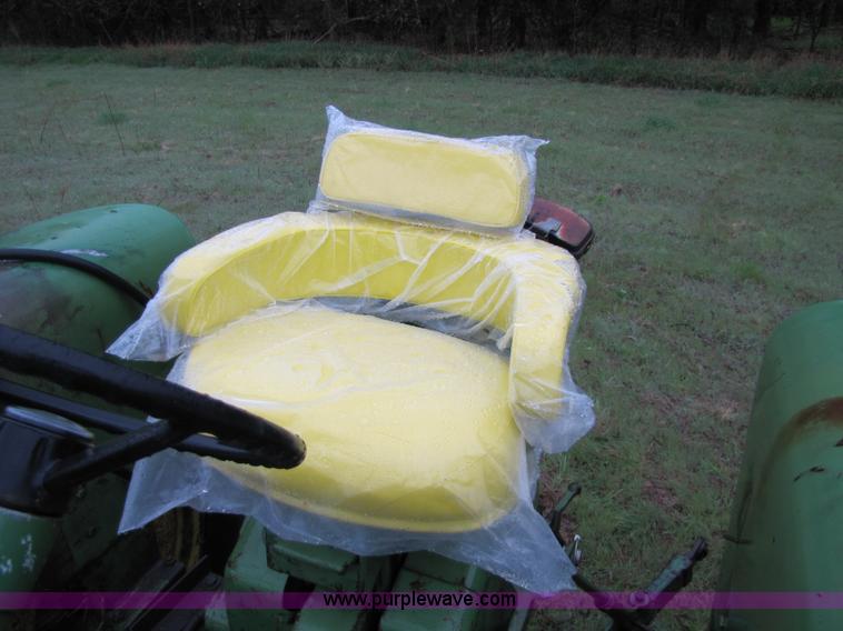 image for item 8531 John Deere 4020 tractor with loader