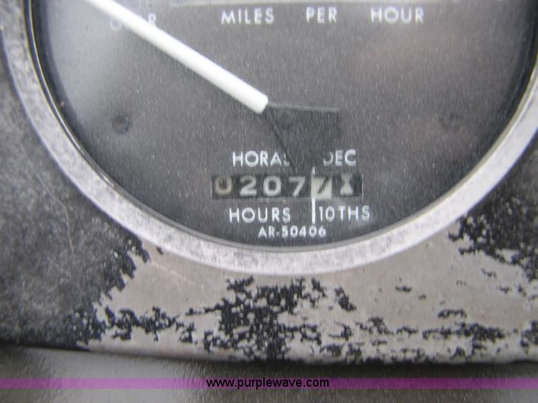 image for item 8531 John Deere 4020 tractor with loader