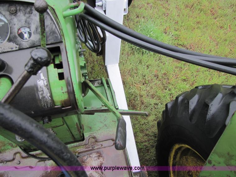 image for item 8531 John Deere 4020 tractor with loader