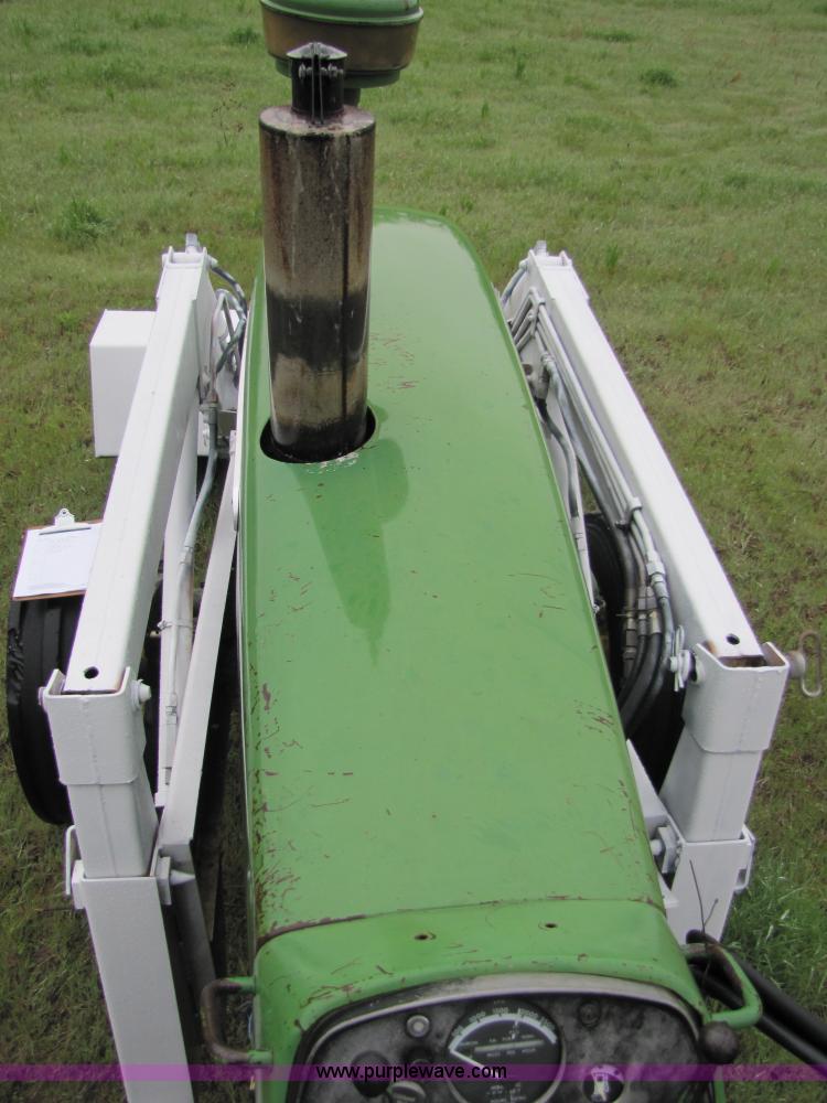 image for item 8531 John Deere 4020 tractor with loader