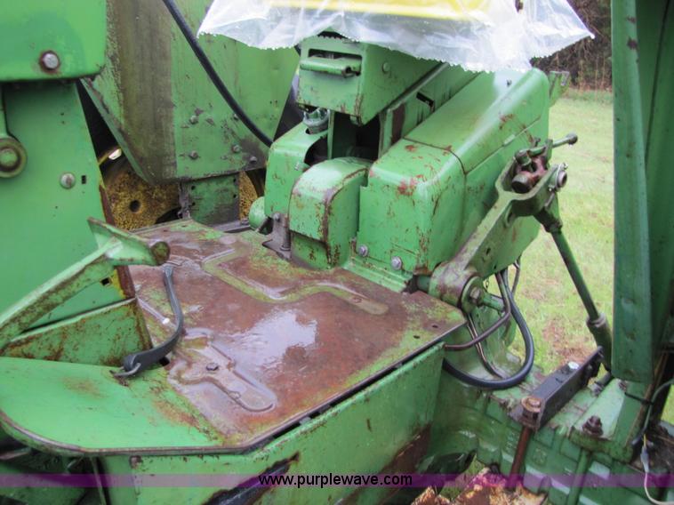 image for item 8531 John Deere 4020 tractor with loader
