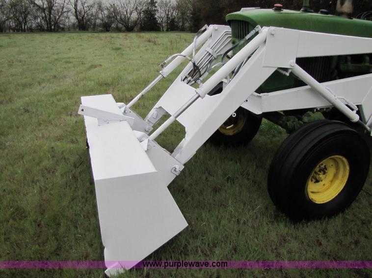 image for item 8531 John Deere 4020 tractor with loader