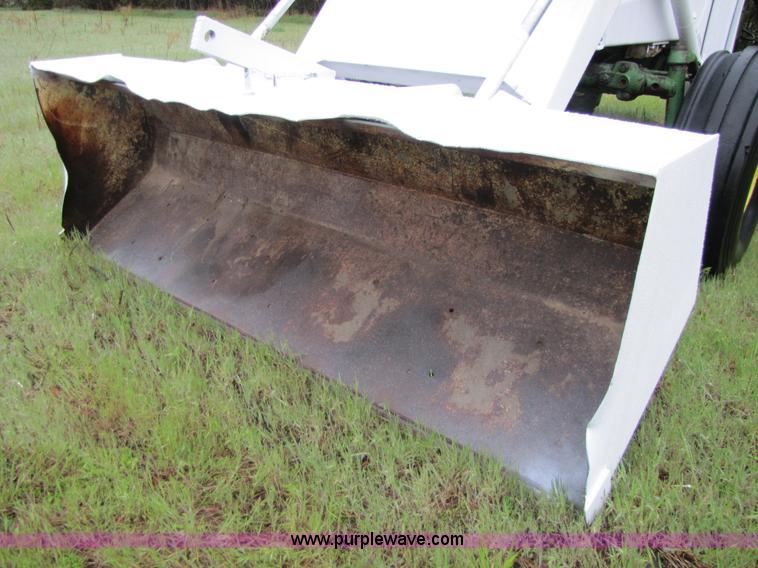 image for item 8531 John Deere 4020 tractor with loader