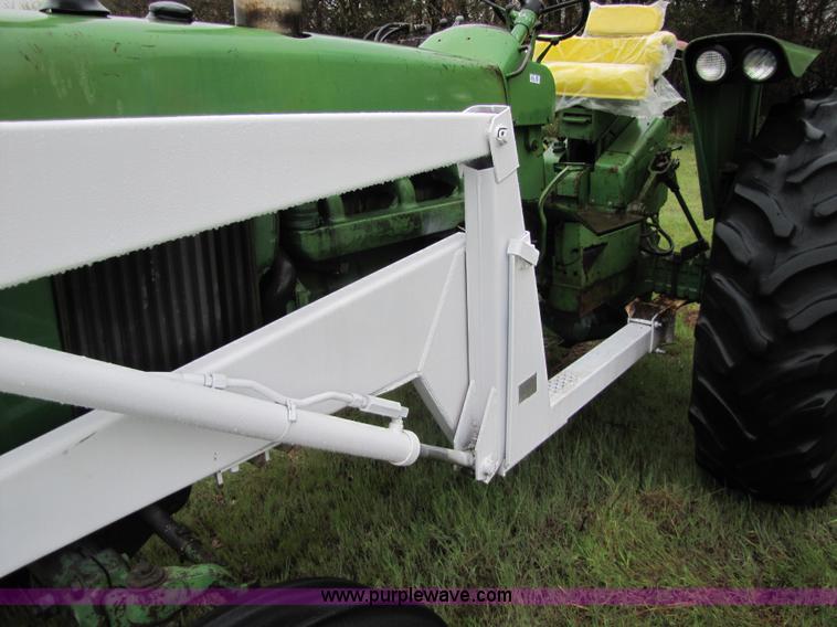 image for item 8531 John Deere 4020 tractor with loader