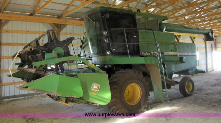 image for item 8660 1979 John Deere 7720 combine and header