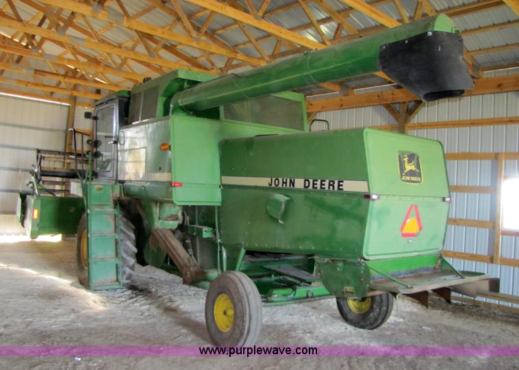 image for item 8660 1979 John Deere 7720 combine and header
