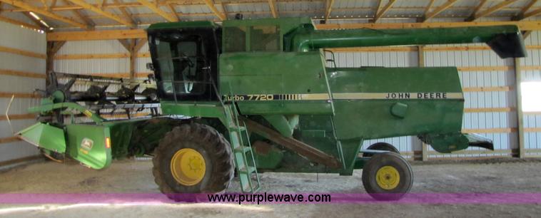 image for item 8660 1979 John Deere 7720 combine and header