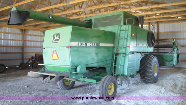 image for item 8660 1979 John Deere 7720 combine and header