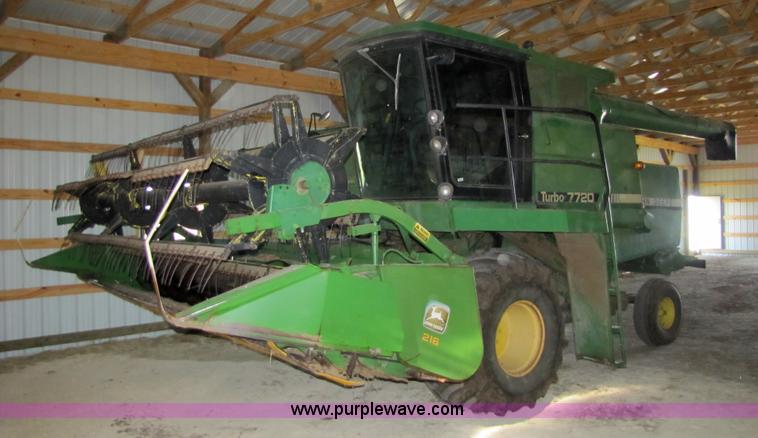image for item 8660 1979 John Deere 7720 combine and header