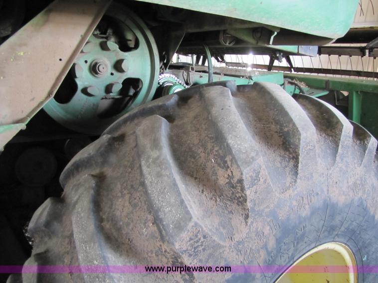 image for item 8660 1979 John Deere 7720 combine and header