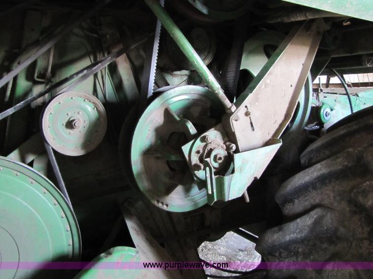 image for item 8660 1979 John Deere 7720 combine and header