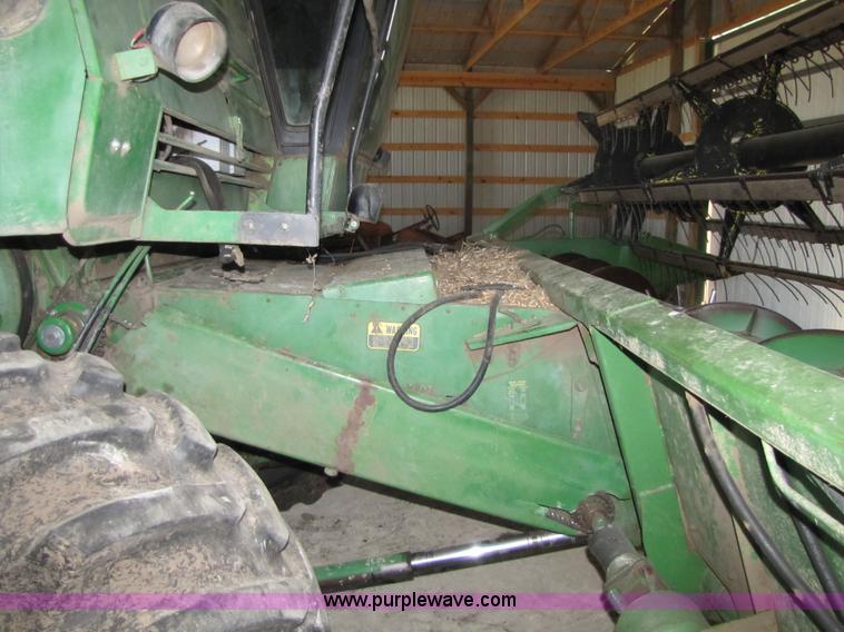 image for item 8660 1979 John Deere 7720 combine and header