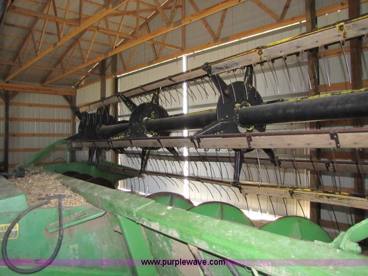 image for item 8660 1979 John Deere 7720 combine and header