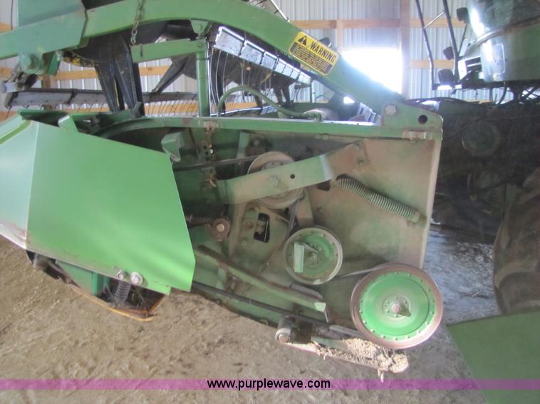 image for item 8660 1979 John Deere 7720 combine and header