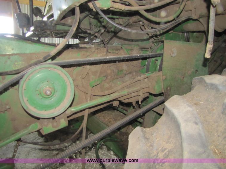 image for item 8660 1979 John Deere 7720 combine and header