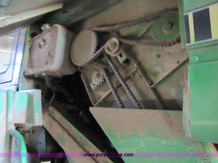 image for item 8660 1979 John Deere 7720 combine and header