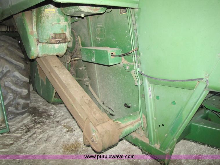 image for item 8660 1979 John Deere 7720 combine and header