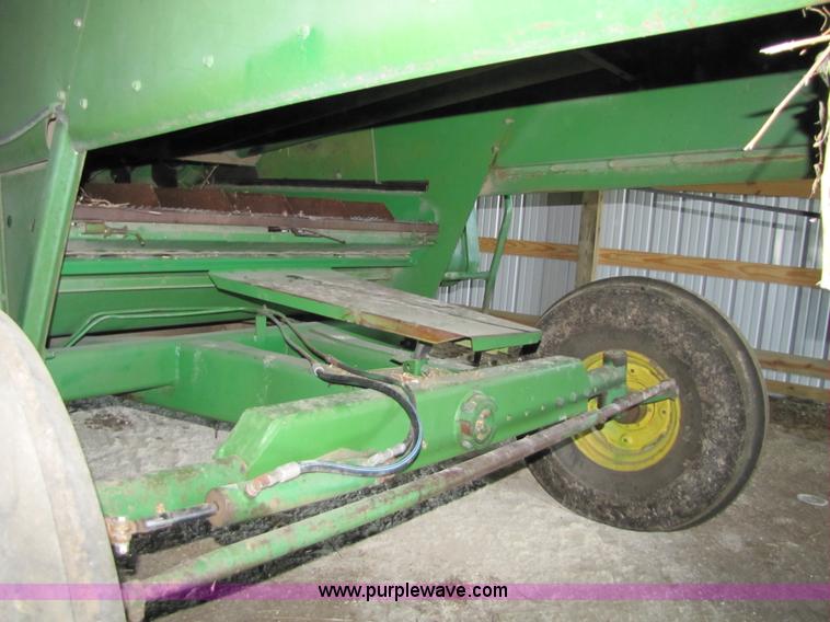 image for item 8660 1979 John Deere 7720 combine and header