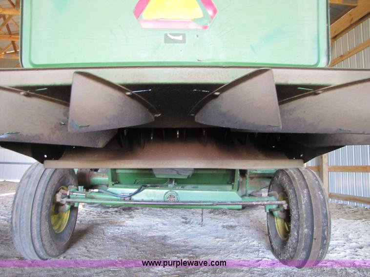 image for item 8660 1979 John Deere 7720 combine and header