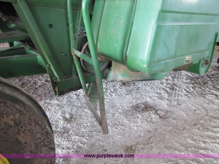image for item 8660 1979 John Deere 7720 combine and header
