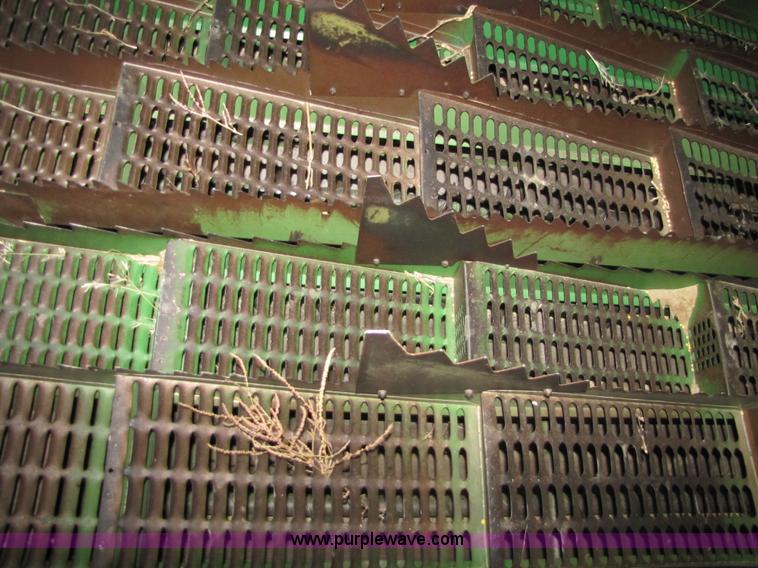 image for item 8660 1979 John Deere 7720 combine and header