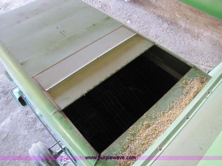 image for item 8660 1979 John Deere 7720 combine and header