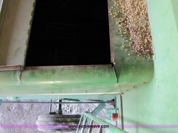 image for item 8660 1979 John Deere 7720 combine and header