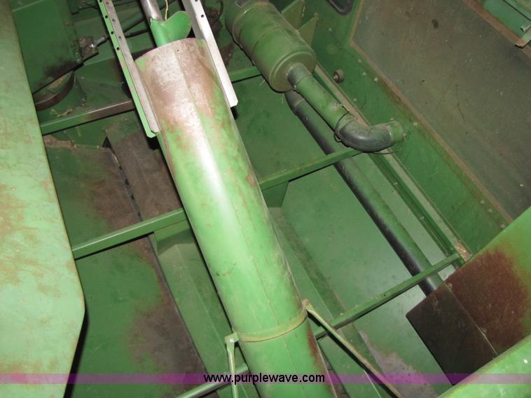 image for item 8660 1979 John Deere 7720 combine and header