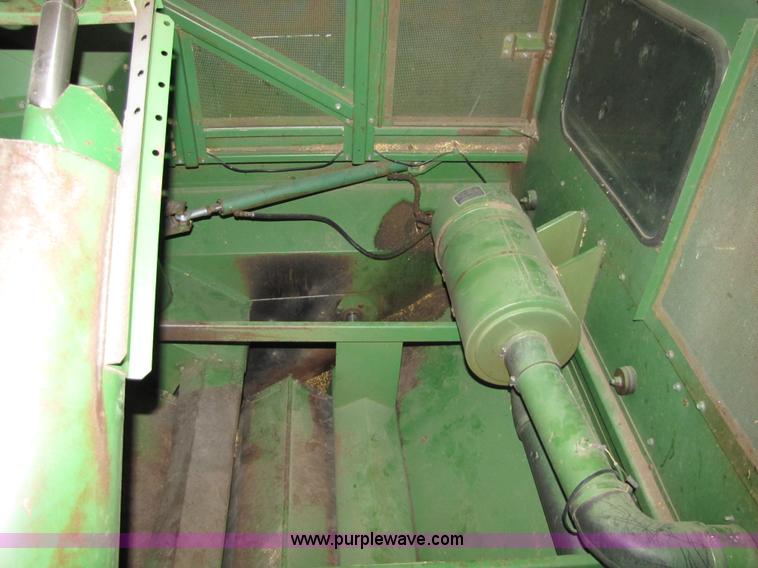 image for item 8660 1979 John Deere 7720 combine and header