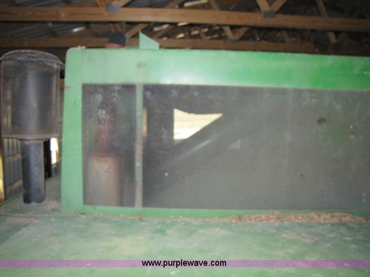 image for item 8660 1979 John Deere 7720 combine and header