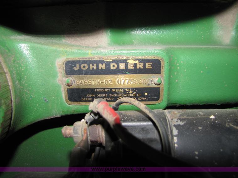 image for item 8660 1979 John Deere 7720 combine and header